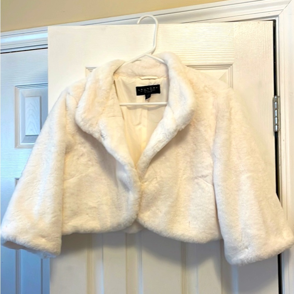 Faux fur white shrug jacket - Large